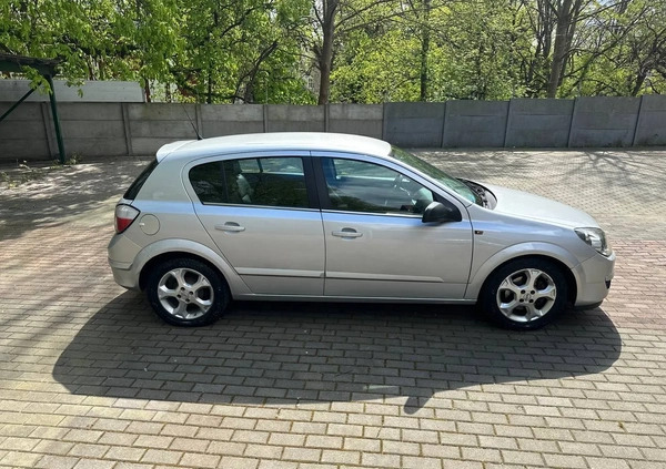 Opel Astra cena 7600 przebieg: 195002, rok produkcji 2004 z Gdańsk małe 29